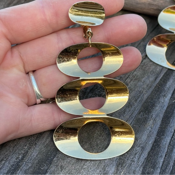 Vintage Napier Tiered Oval Clip On Earrings! - Picture 3 of 8